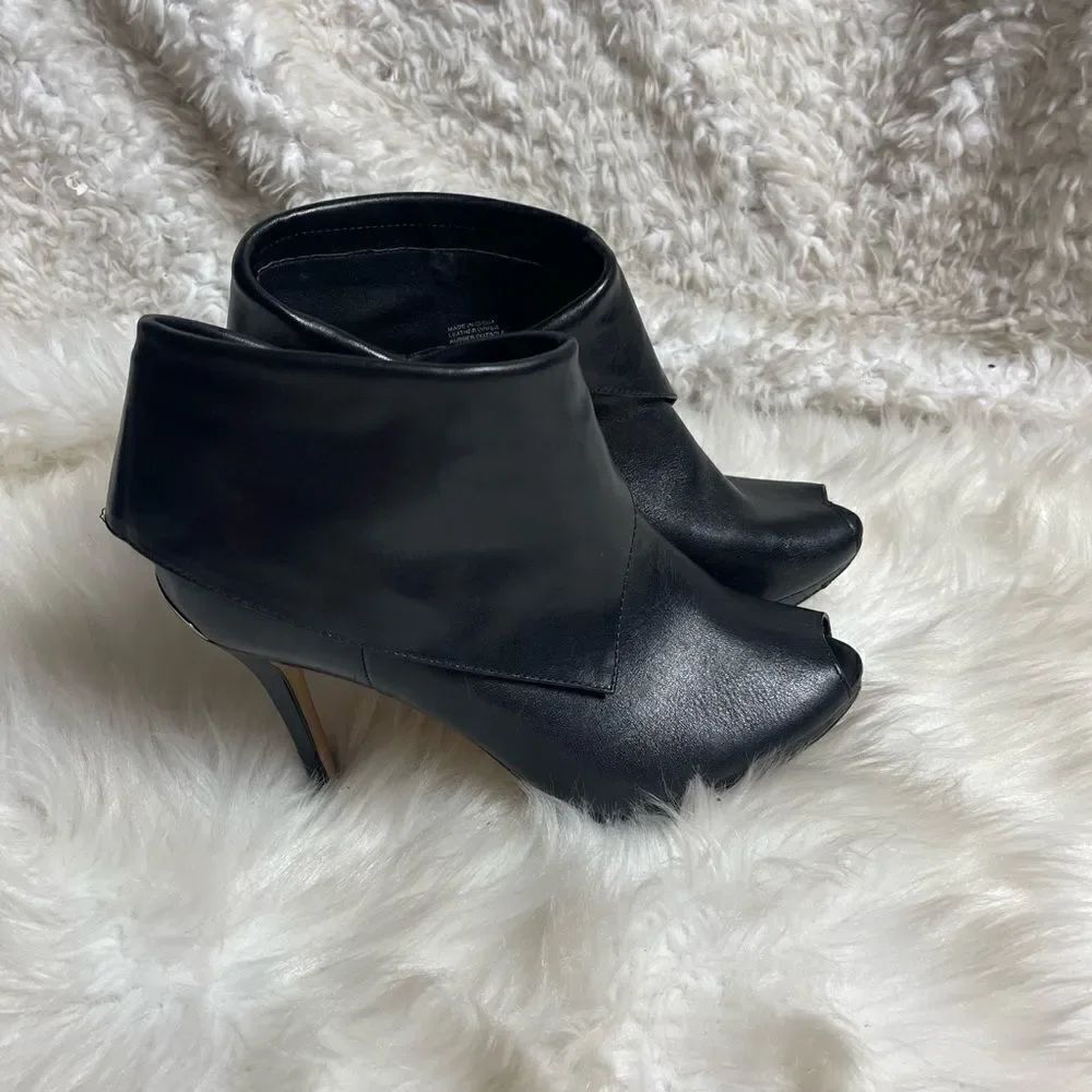 Michael Kors Kendra leather black ankle heels boots peep toe side zipper SZ8M